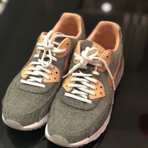 NIKE Grey Felt Air Max 90